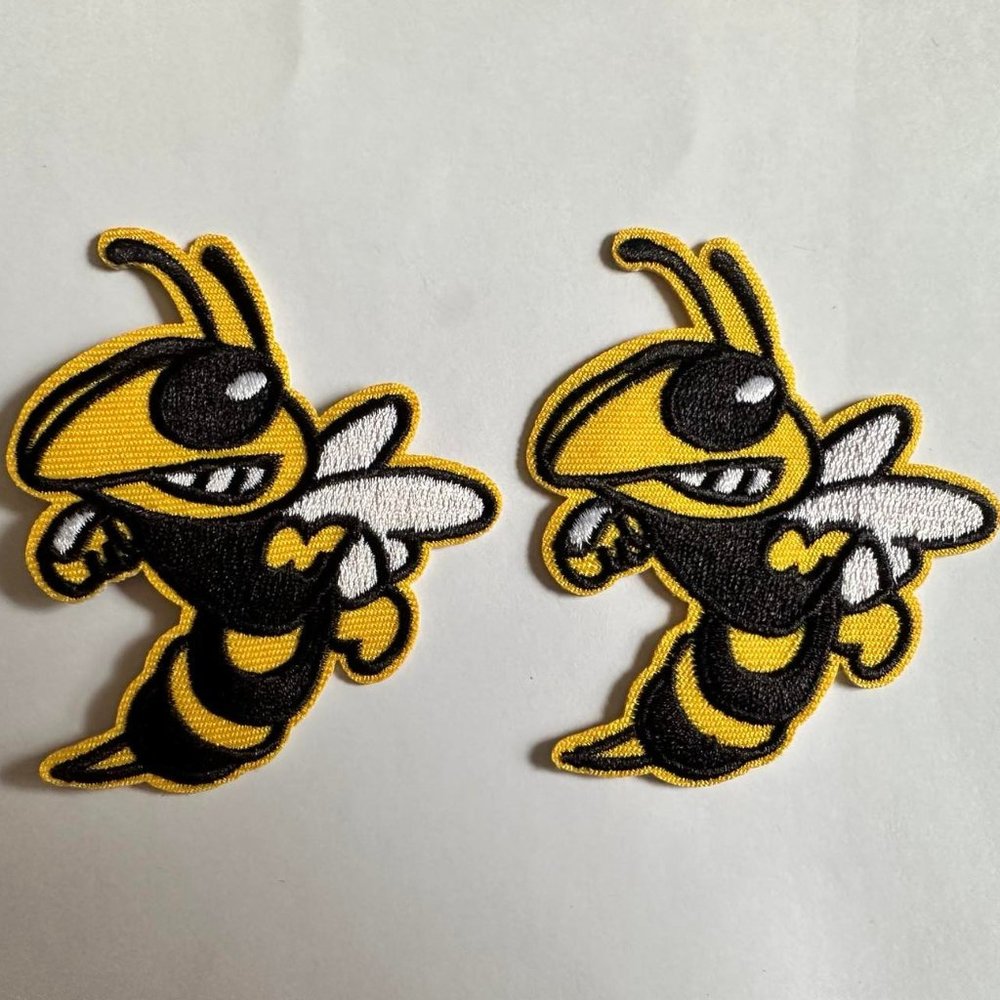 Lot of 2 fighting bee / hornet embroidered patches ⭐2 for 10⭐